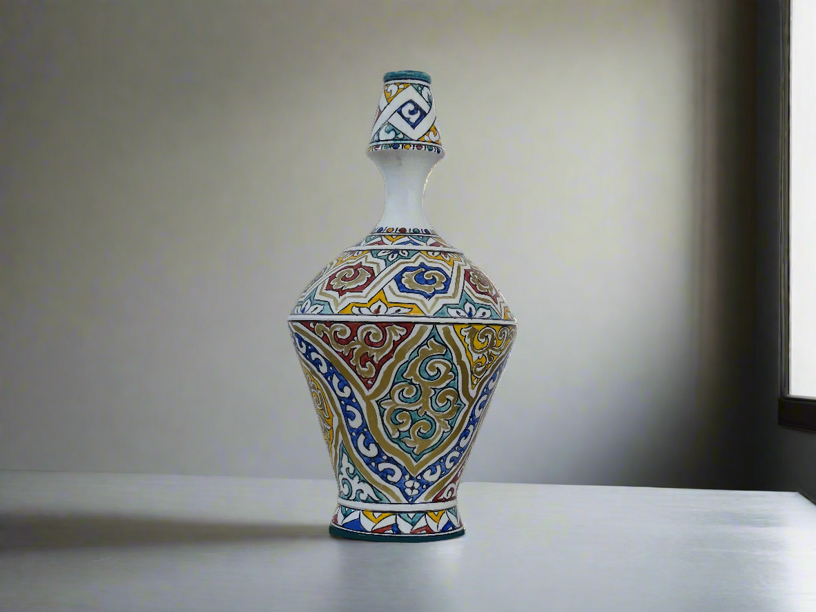 Oud Delft Nijmegen medium to large handpainted Delft style 'garlic-neck' vase (tin glaze)