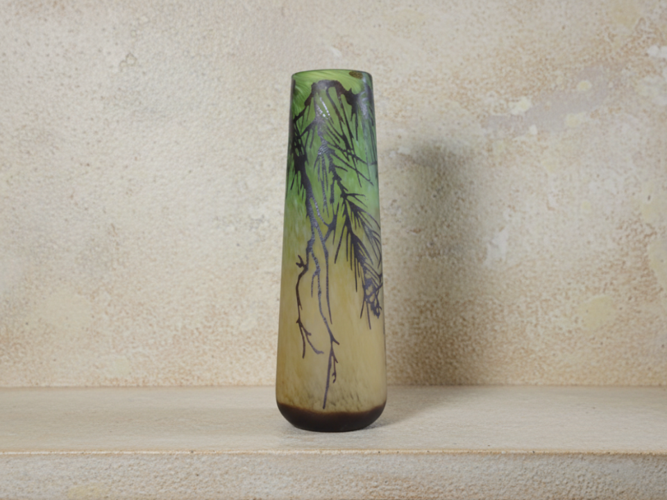 Decorative vase with nature-themed - zora store llc