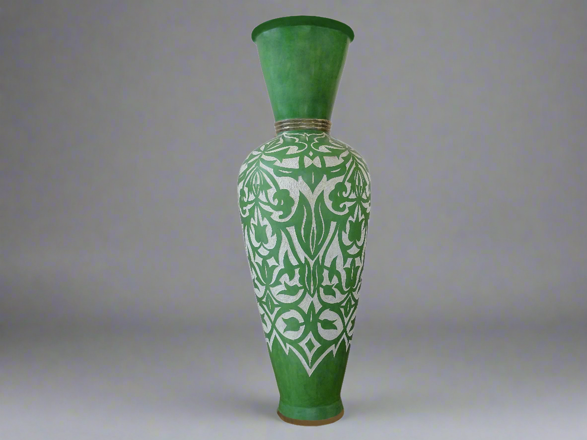 Moroccan vase in hand-chiseled pottery and handmade / vase in Fes pottery.